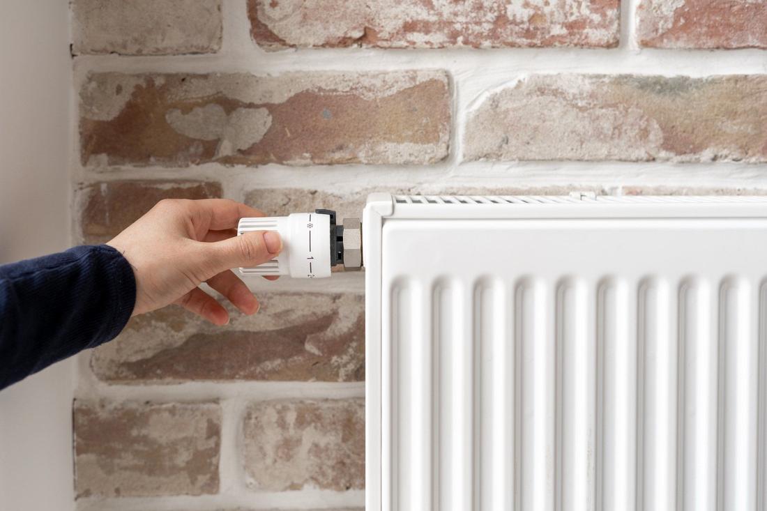 Réglage d'un robinet thermostatique sur un radiateur